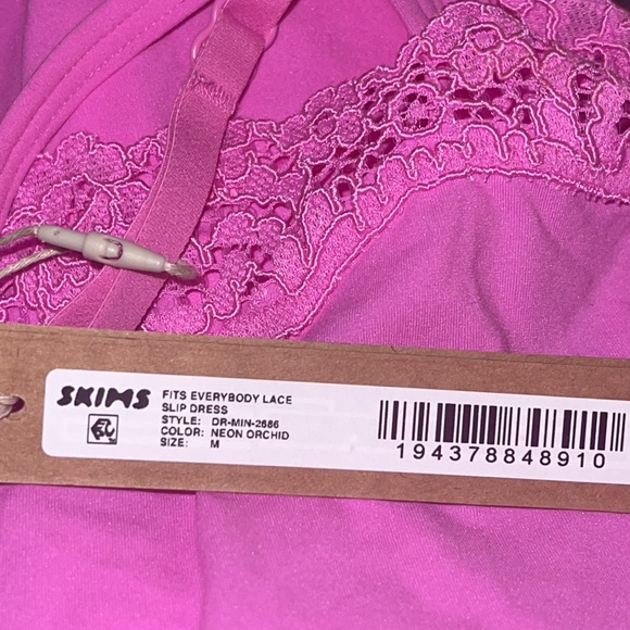 NWT SKIMS FITS EVERYBODY LACE SLIP DRESS NEON ORCHID MEDIUM - Picture 7 of 7
